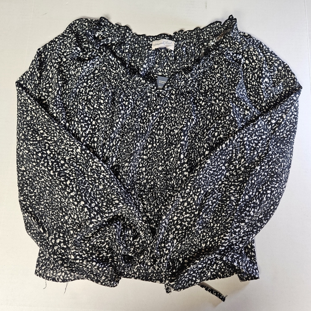 Universal Thread Medium Women's Black and White Blouse